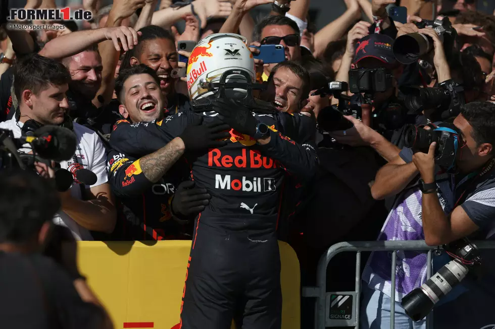 Foto zur News: Max Verstappen (2): Noch knapper verpasst der Weltmeister die 1. Lange haben wir diskutiert, uns am Ende aber dagegen entschieden, weil dieses Mal ein besonderer &quot;Verstappen-Moment&quot; fehlte. Ein echtes Duell mit Leclerc auf der Strecke gab es nicht, den Vorsprung musste er am Ende nur noch verwalten.