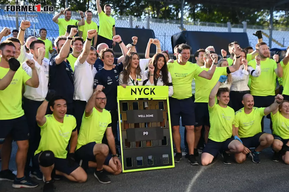 Foto zur News: Nyck de Vries (1): Die einzige Bestnote gibt es daher für den Rookie! Auch hier machen es die Umstände: Wer nur ein Training im Auto hat, dann im Qualifying den Teamkollegen verbläst und am Sonntag das ganze Rennen lang eine Top-10-Platzierung verteidigt, der hat die 1 wirklich verdient - und vielleicht auch ein Stammcockpit 2023 ...