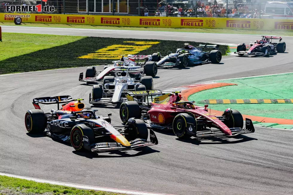 Foto zur News: Carlos Sainz (2): Zeigte eine tolle Aufholjagd und wäre ohne Gridstrafe wohl in der Lage gewesen, um das Podium zu kämpfen. Ein Redakteur hätte ihm sogar eine 1 gegeben, doch der Mehrheit fehlte auch hier das letzte Quäntchen, um die Bestnote zu ziehen.