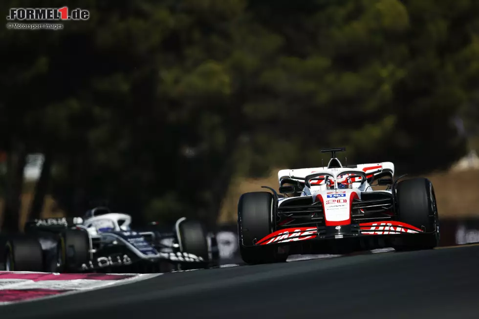 Foto zur News: Kevin Magnussen (3): Im Qualifying war sein Speed wirklich stark, aber das brachte ihm wegen seiner Gridstrafe nichts. Das Rennen war dann ordentlich, doch das Safety-Car ruinierte die Haas-Strategie. Die Kollision in der zweiten Rennhälfte mit Latifi war unnötig, was seine Note etwas nach unten zieht.