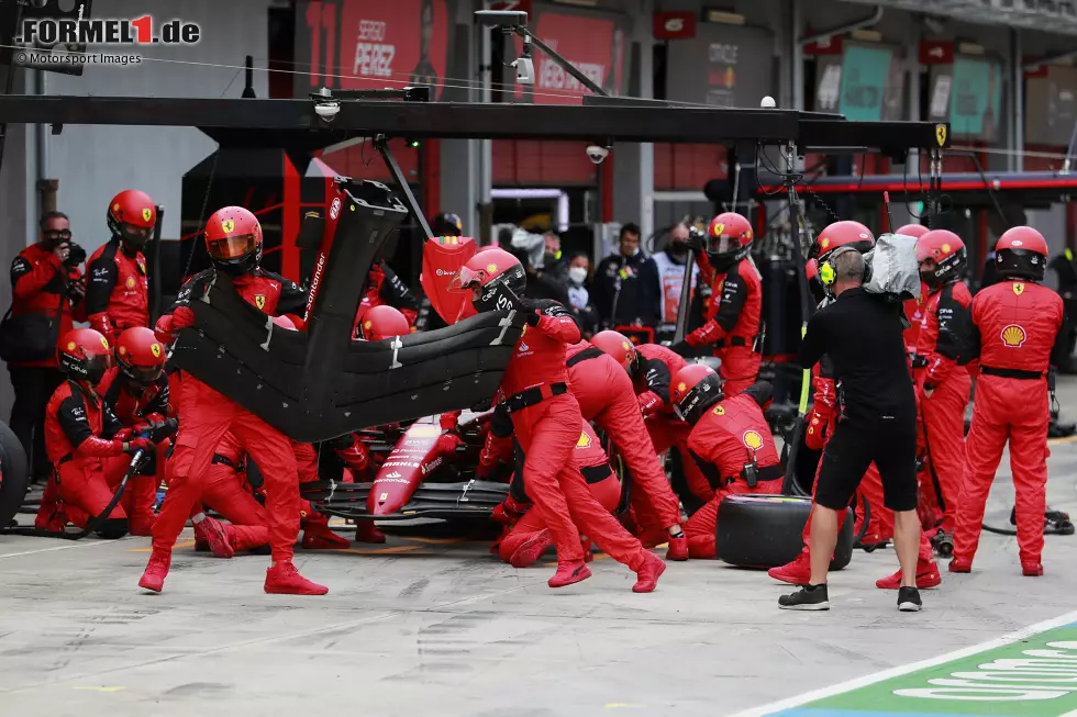 Foto zur News: Charles Leclerc (4): Ein Redakteur hätte ihn für seinen Crash mit einer 5 abgestraft. Die Mehrheit war aber der Meinung, dass der Rest seines Wochenendes dafür zu gut war. War auch in Imola wieder der schnellere Ferrari-Pilot. Hat mit seinem Fehler im Rennen allerdings (fast) alles kaputtgemacht.