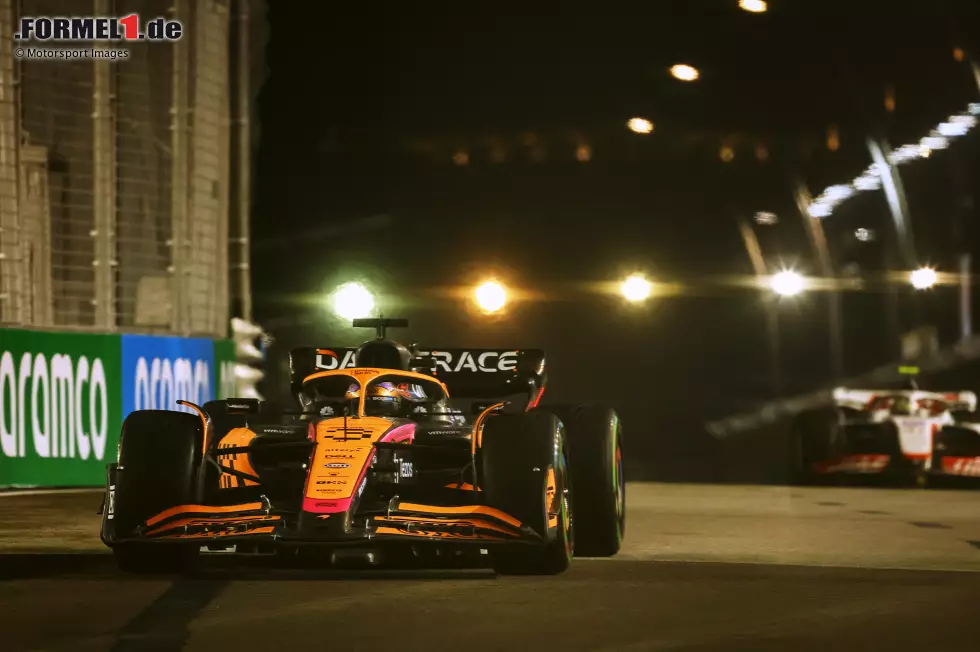 Foto zur News: Daniel Ricciardo (3): P5 ist sein bestes Ergebnis seit Saudi-Arabien 2021. Trotzdem gibt es von uns nur eine 3, weil er massiv von den Umständen profitiert hat. Übermäßig schnell war er nicht, was das Q1-Aus und mehr als 30 Sekunden Rückstand auf den Teamkollegen im Rennen belegen. Da war eine Menge Glück dabei!