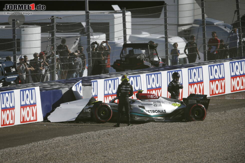 Foto zur News: Lewis Hamilton (3): Durch den Crash im Qualifying schrammt bei uns auch der Rekordchampion an der 2 vorbei. Machte sich sein weiteres Wochenende damit selbst unnötig schwer. Im Rennen dann trotzdem auf dem Podium - was aber auch der Anspruch sein sollte, wenn ein Ferrari und ein Red Bull ausfallen.