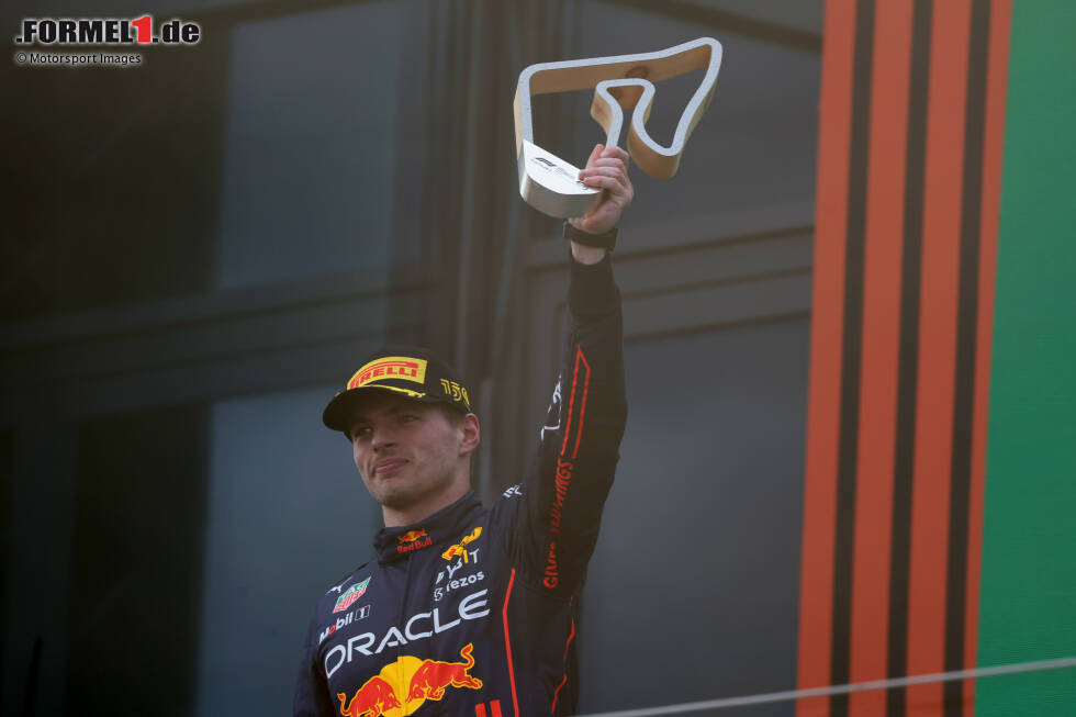 Foto zur News: Max Verstappen (2): Qualifying und Sprint gewonnen, doch die Bestnote verpasst der Niederländer bei uns dieses Mal knapp. Letztendlich fehlte uns hier einfach der &quot;besondere&quot; Verstappen-Moment. Eine gute 2 ohne Frage, aber für die 1 hätte er mindestens ein größeres Highlight setzen müssen.