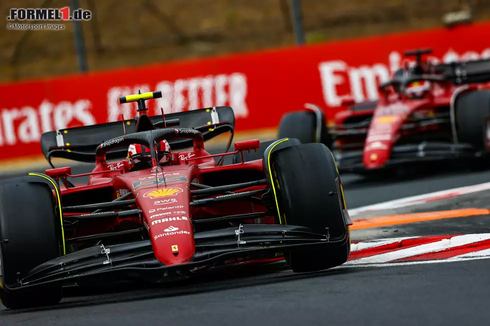 Foto zur News: Carlos Sainz (2): Im Rennen vor Leclerc, eigentlich aber der langsamere Ferrari-Pilot. Eine gute Leistung, aber die ganz großen Highlights fehlten. Im Qualifying verpasste er die Pole, im Rennen kam er beim Start und auch danach nicht an Russell vorbei.