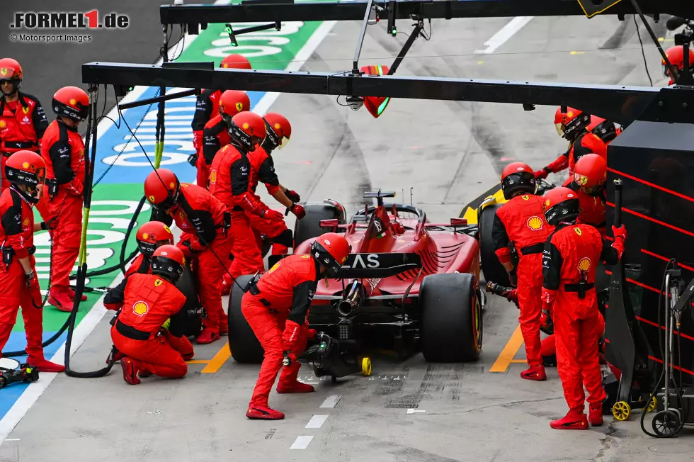 Foto zur News: Charles Leclerc (2): Wieder einmal ein Opfer der Ferrari-Strategie. P6 spiegelt nicht seinen eigentlich Speed wieder. Eine 1 können wir aber auch nicht geben, weil unter anderem das Qualifying mit P3 dazu zu schlecht war. Auf den harten Reifen komplett chancenlos, damit war sein Rennen gelaufen.