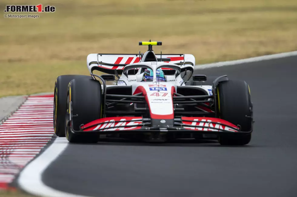 Foto zur News: Mick Schumacher (4): Hielt sich im Gegensatz zum Teamkollegen im Rennen aus gröberen Zwischenfällen heraus. Am Ende P14, dazu P15 im Qualifying. Solide, aber für eine 3 hätte auch er etwas mehr zeigen müssen. Einfach nicht das Wochenende von Haas.