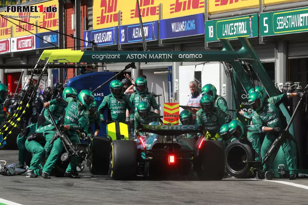 Foto zur News: Lance Stroll (3): Ein solides Wochenende. Im Qualifying etwas schneller als der Teamkollege, im Rennen hatte Vettel dann allerdings die Nase vorne. Am Ende der undankbare elfte Platz, weil er keinen Weg an Albon und dem auf den Geraden brutal schnellen Williams vorbei fand.