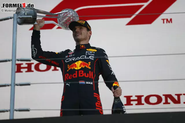 Foto zur News: Max Verstappen ist 2024 bereits zum vierten Mal in Folge Formel-1-Weltmeister geworden. Tatsächlich haben es in der Geschichte der Königsklasse vor ihm lediglich zehn Fahrer geschafft, ihren WM-Titel mindestens einmal erfolgreich zu verteidigen. Wir liefern einen Überblick!