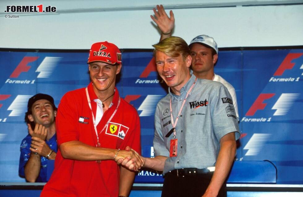 Foto zur News: Michael Schumacher (McLaren): Zwischen 2000 und 2004 legt &quot;Schumi&quot; mit Ferrari einen einmaligen Lauf mit fünf WM-Titeln in Folge hin. Doch dazu kommt es fast nie! Denn 1998 wechselt Ex-Mercedes-Junior Schumacher nach nur zwei Ferrari-Jahren um ein Haar zu McLaren. Das verrät der damalige Mercedes-Motorsportchef Norbert Haug.