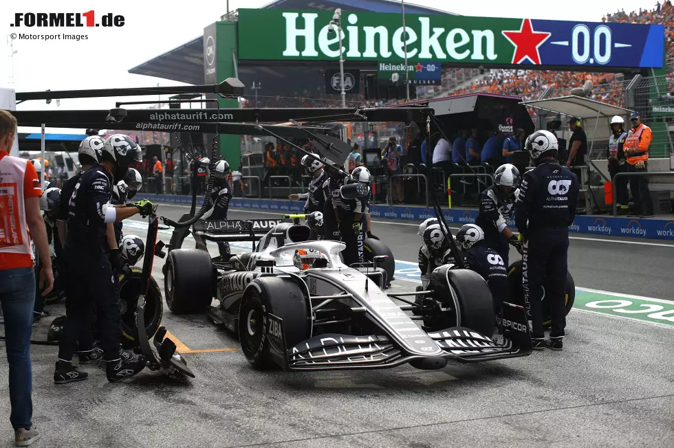 Foto zur News: Yuki Tsunoda (3): Sein Ausfall war kurios. Da übersieht man schnell, dass seine Leistung bis dahin eigentlich ganz vernünftig war. Im Qualifying schaffte er es in Q3, im Rennen lag er zum Zeitpunkt seines Ausfalls auf P12 und damit nicht so weit hinter den Punkten. Im AlphaTauri eine ordentliche Leistung.