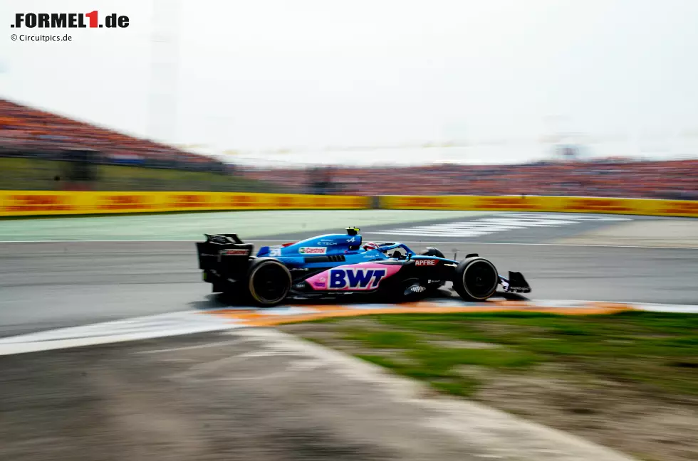 Foto zur News: Esteban Ocon (3): Im Qualifying zwar vor Alonso, am ganzen Wochenende aber wieder einmal der langsamere der beiden Alpine-Fahrer. Keine schlechte Leistung, aber P9 im Alpine ist für eine bessere Note zu wenig, wenn der Teamkollege gleichzeitig Sechster und &quot;Best of the Rest&quot; wird.