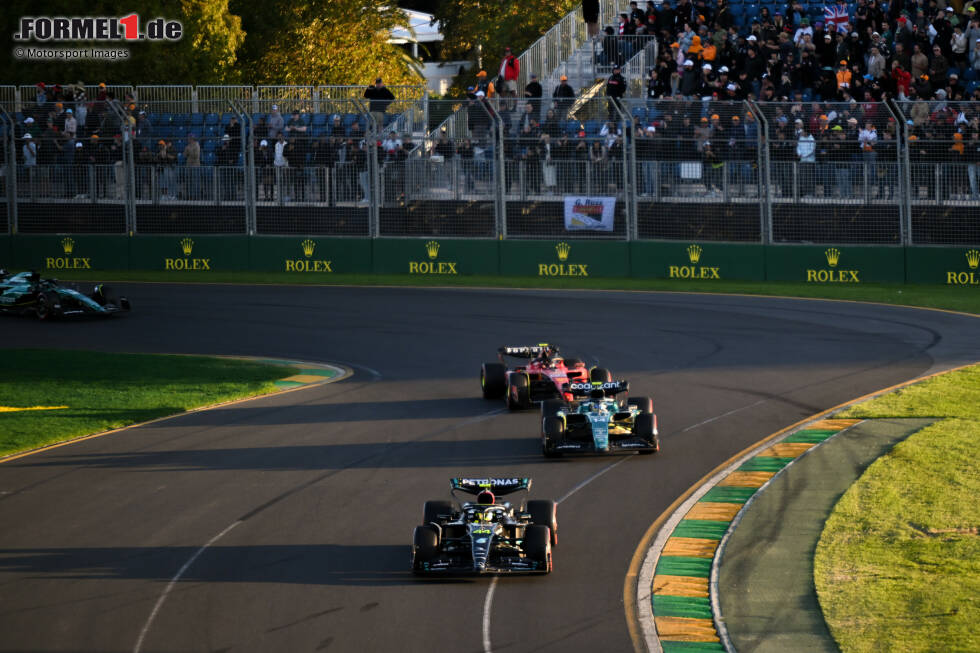 Foto zur News: ... erwischte es am Ende des Rennens auch bitter. Für eine Kollision mit Fernando Alonso beim zweiten Restart bekam er eine 5-Sekunden-Zeitstrafe, die ihm mit der Zieldurchfahrt unter dem Safety-Car von Platz 4 auf 12 zurückspülte. P4 und P5 wären für Ferrari somit drin gewesen, so gab es am Ende gar keine Punkte.
Eingebüßte Punkte: 22