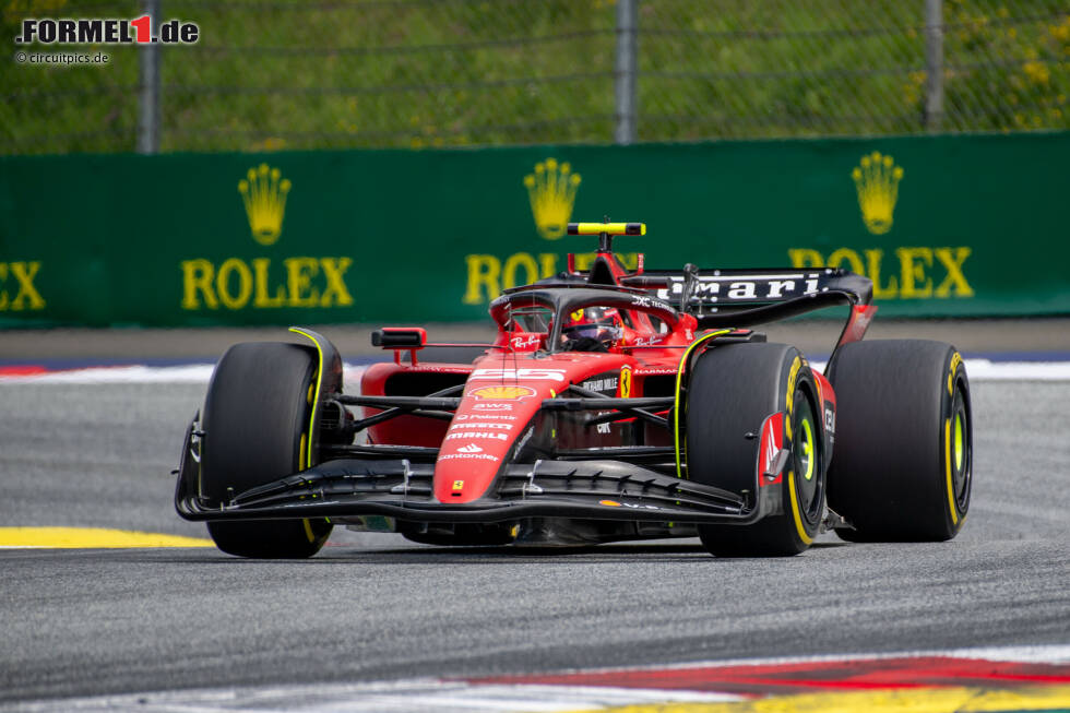 Foto zur News: ... wäre P4 für Leclerc möglich gewesen. Weitere Strafen gab es dann im Hauptrennen, nämlich für Carlos Sainz! Der Spanier kam als Vierter über die Ziellinie, bekam aufgrund mehrerer Tracklimit-verstöße aber 10 Sekunden aufgebrummt und wurde damit nur Sechster. Leclerc konnte mit P2 dafür das Maximum herausholen.
Eingebüßte Punkte: 9