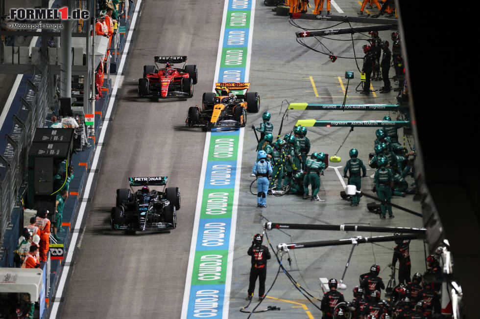 Foto zur News: ... Leclerc an der Box Zeit und zwei Positionen an Lando Norris und George Russell verlor. Bei einem normalen Stopp hätte Ferrari die Positionen gehalten und einen DRS-Zug wie später mit Sainz und Norris kreieren können, um einen Doppelsieg nach Hause zu fahren. Am Ende wurde es P4 für Leclerc, da wäre mehr gegangen.
Eingebüßte Punkte: 6