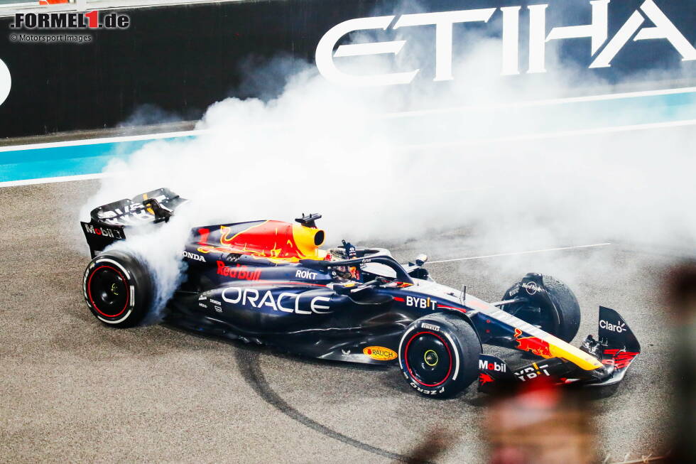 Foto zur News: Max Verstappen (1): So ist der Weltmeister am Ende wieder einmal der einzige Fahrer, der von uns eine 1 bekommt. Minimale Abzüge kann man für den nicht optimalen Start geben, aber da hört es auch schon auf. Im Qualifying traute ihm nicht einmal Helmut Marko die Pole zu - und er holte sie trotzdem. Ein würdiger Saisonabschluss!