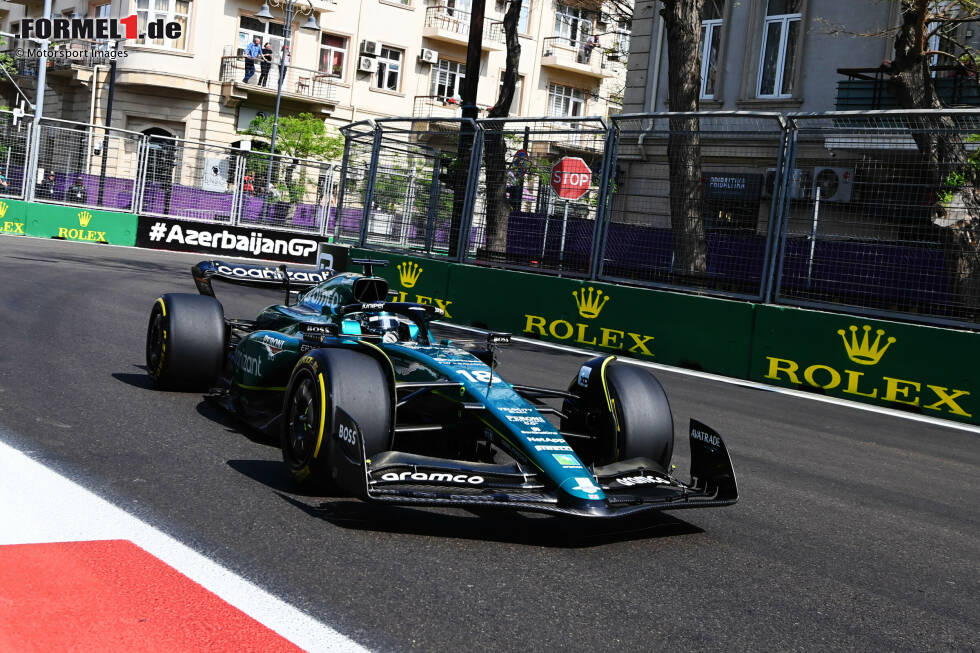 Foto zur News: Lance Stroll (4): P7 sieht ordentlich aus, aber fassen wir mal zusammen: Im Qualifying dreieinhalb Zehntel hinter dem Teamkollegen, im Rennen fast 30 Sekunden, in der Boxeneinfahrt von Russell überholt, dazu riesiges Glück gehabt, dass sein Rennen nach der Mauerberührung nicht vorbei war. Für uns keine 3 mehr.