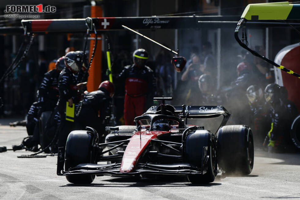 Foto zur News: Valtteri Bottas (4): Ein ganz ähnliches Bild wie bei Zhou. Am Freitag immerhin in Q2, dafür am Samstag in beiden Sessions hinter dem Teamkollegen. Am Sonntag nach einer Berührung in der ersten Runde am Ende 18. und damit effektiv Letzter. Zeigte auch nichts, was eine bessere Note begründen würde.