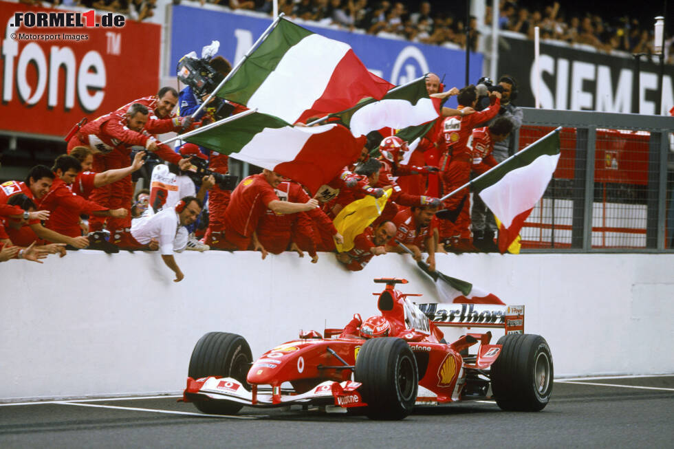 Foto zur News: Ferrari: Der Scuderia gelingt zwischen 1999 und 2004 eine damals einmalige Serie. Sechs Konstrukteurs-Weltmeisterschaften in Folge sollen erst mehr als 15 Jahre später von Mercedes noch einmal übertroffen werden. Es ist der Höhepunkt der Ära Schumacher, an die die Scuderia anschließend bis heute nicht mehr anknüpfen kann.