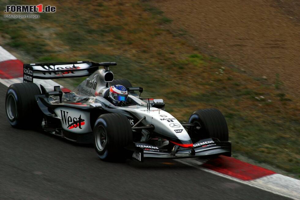 Foto zur News: McLaren-Mercedes MP4-17D: David Coulthard (Großbritannien), Kimi Räikkönen (Finnland)