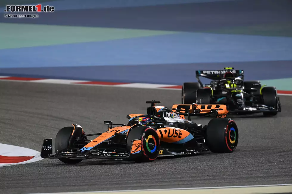 Foto zur News: ... verläuft das Rennen für McLaren: Oscar Piastri fällt im MCL60 schon früh aus, Lando Norris im Schwesterauto ist sechsmal an der Box mit Antriebsproblemen. Und auch ...