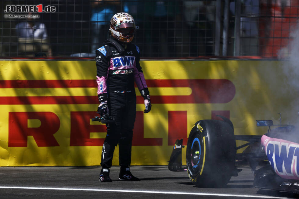 Foto zur News: ... ist es Gasly, der ebenfalls in Kurve 3 verunfallt und sein Auto ebenfalls abstellen muss. Wieder gibt es Rot in Baku. Nach der Fortsetzung der Einheit erwischt es schließlich ...