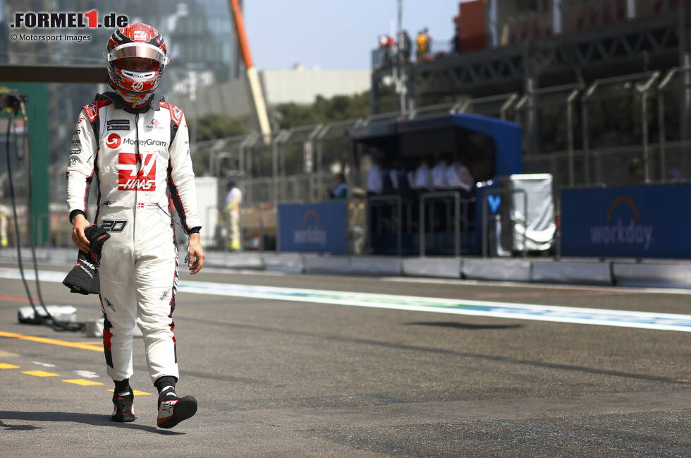 Foto zur News: ... Kevin Magnussen spielt beim Haas VF-23 die Technik nicht mit: Eine fehlerhafte Benzinpumpe zwingt ihn ebenfalls zur vorzeitigen Aufgabe im Freien Training. Im Qualifying ...