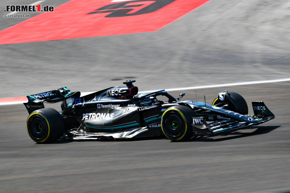 Foto zur News: ... in dieser Saison vor seinem Mercedes-Teamkollegen George Russell, der überraschend in Q2 ausfällt - denkbar knapp als Elfter um 0,004 Sekunden. Hamilton als Zehnter wiederum rutscht gerade noch rein in Q3. Ebenso überraschend wie Russells Aus ist ...