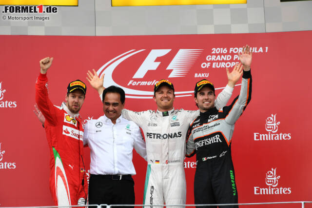 Foto zur News: 2016 (als Europa-Grand-Prix): Nico Rosberg (Mercedes) vor Sebastian Vettel (Ferrari) und Sergio Perez (Force India)