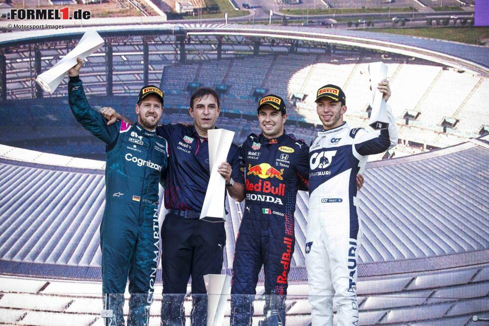 Foto zur News: 2021: Sergio Perez (Red Bull) vor Sebastian Vettel (Aston Martin) und Pierre Gasly (AlphaTauri)