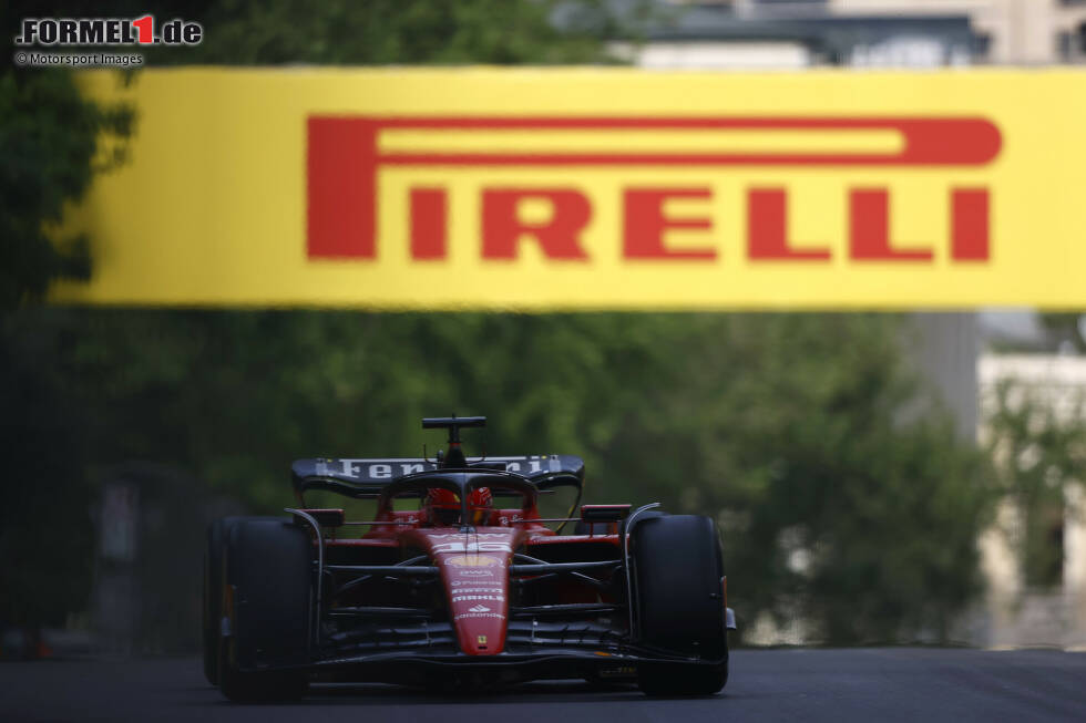 Foto zur News: ... Charles Leclerc im Ferrari SF-23, der von der Poleposition kommend nur wenige Kilometer führt, bis ihn beide Red Bull überholen. Mithalten kann er das Tempo der Spitze nicht, wird aber klar Dritter vor ...