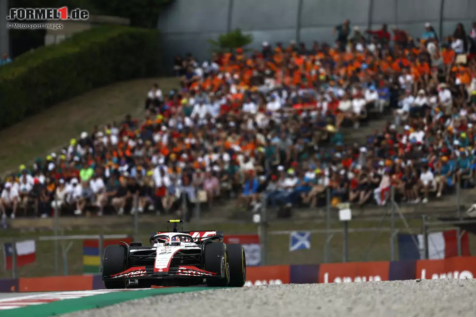 Foto zur News: ... ist Nico Hülkenberg. Der Deutsche startet auf Position sieben, wird aber im Laufe des Rennens bis auf Position 15 zurückgereicht. Ärgern darf sich auch ...