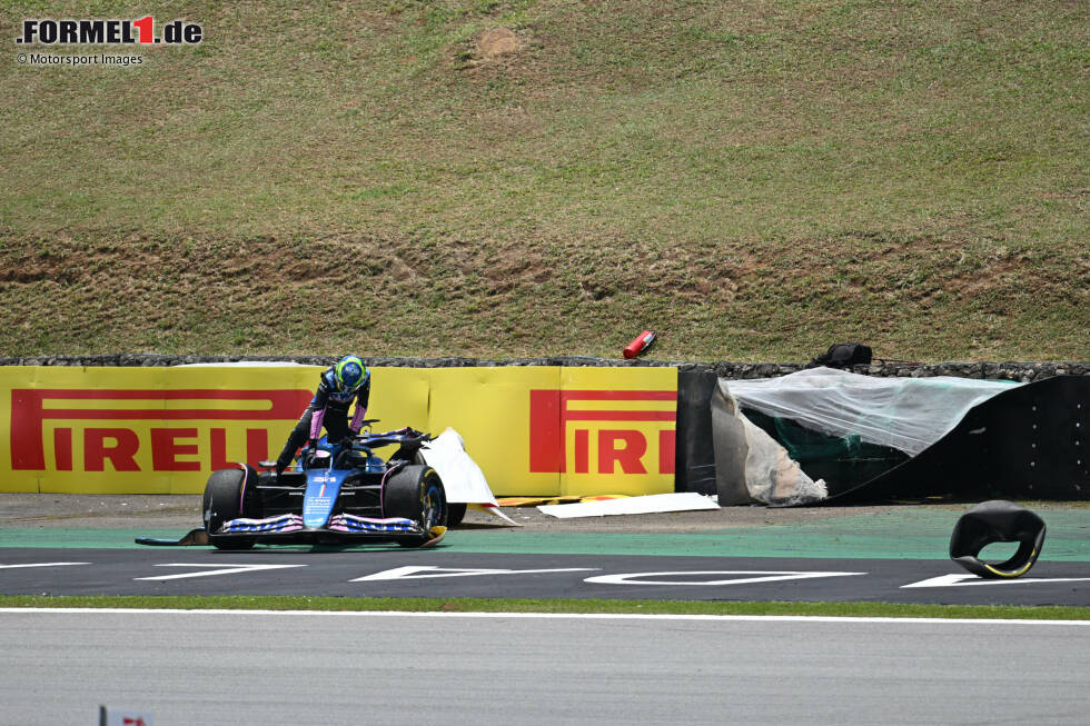 Foto zur News: Esteban Ocon (4): Hat am Sonntag zwar einen Punkt geholt, war am Wochenende aber der deutlich schlechtere Alpine-Pilot. Hinzu kamen eine Strafe für Behinderung im Qualifying und der unnötige Crash mit Fernando Alonso im Shootout, wo er das Auto schon vor der Kollision aus der Kontrolle verlor.