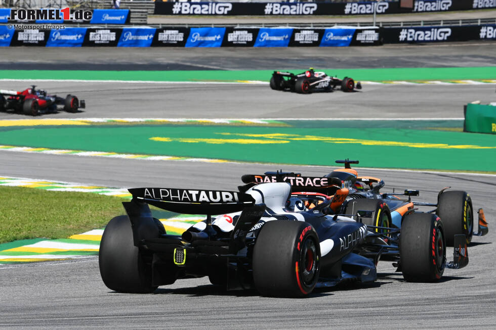 Foto zur News: Daniel Ricciardo (3): Auch das Rennen des Australiers ist durch den Heckflügelschaden am Start nicht zu bewerten.  Weil er auch im Qualifying nur 17. geworden war, sprachen sich einige für eine 4 aus. Am Ende haben wir uns auf die 3 geeinigt, weil der Sprint mit Platz neun ganz ordentlich war.