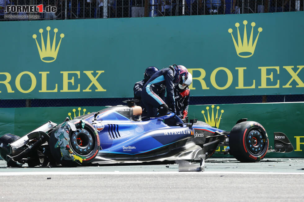 Foto zur News: Alexander Albon (4): Er trägt am Startunfall überhaupt keine Schuld, hat aber auch keine Argumente für mehr. Das Qualifying war mit Platz 15 mäßig, und auch der Samstag lieferte nicht mehr außer der letzten Startreihe, auch wenn er durch den Ocon-Unfall keinen letzten Versuch hatte, und einen farblosen Sprint.