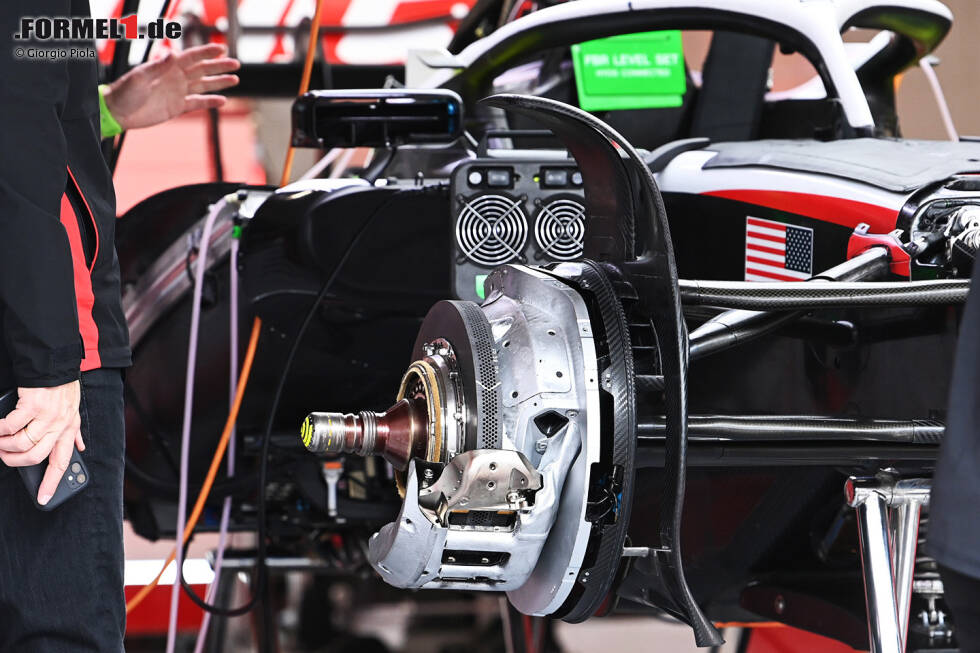 Foto zur News: Haas VF-23: Vorderrad-Bremse