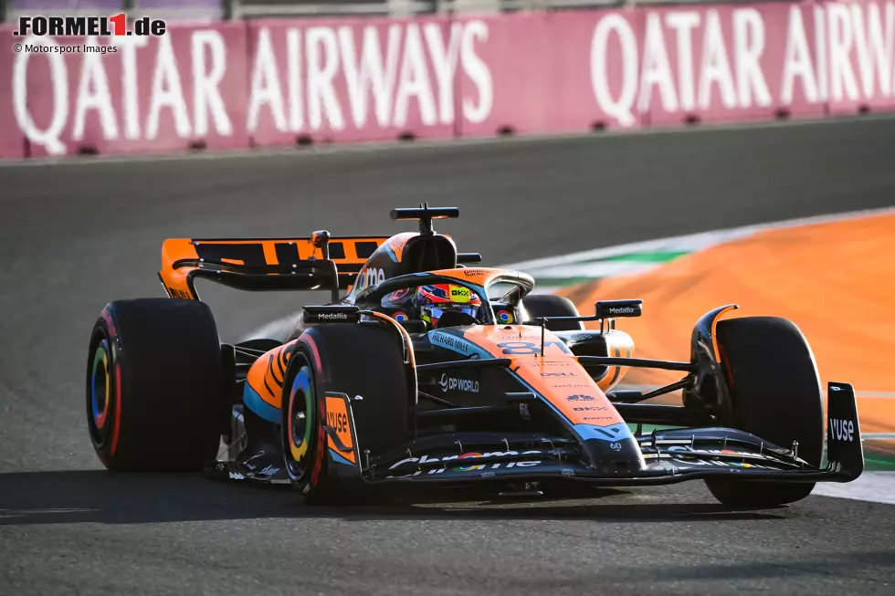 Foto zur News: ... 0,020 Sekunden vor dem bestplatzierten Formel-1-Neuling im Feld: Oscar Piastri. Der McLaren-Fahrer dringt mit dem MCL60 erstmals in seiner Karriere in Q3 vor und sichert sich eine gute Ausgangslage - auch auf Kosten von ...