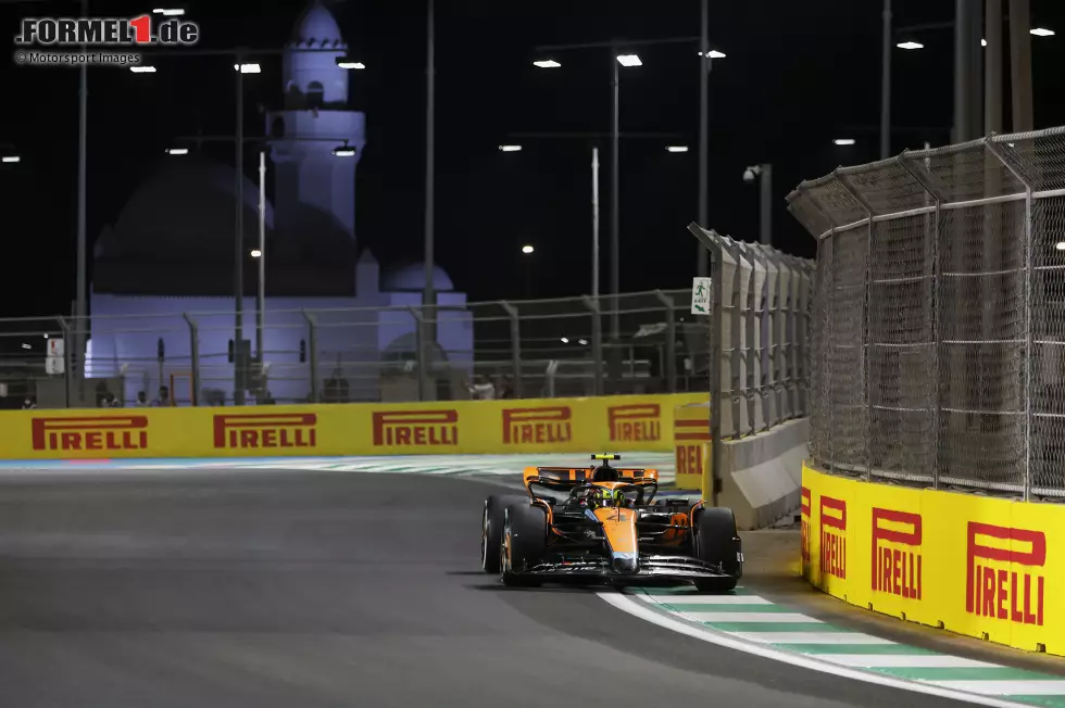 Foto zur News: ... erwischt McLaren-Fahrer Lando Norris schon in Q1: Er touchiert die Mauer und beschädigt sich sein Auto vorne links, muss schließlich an der Box aufgeben. Und auch ...