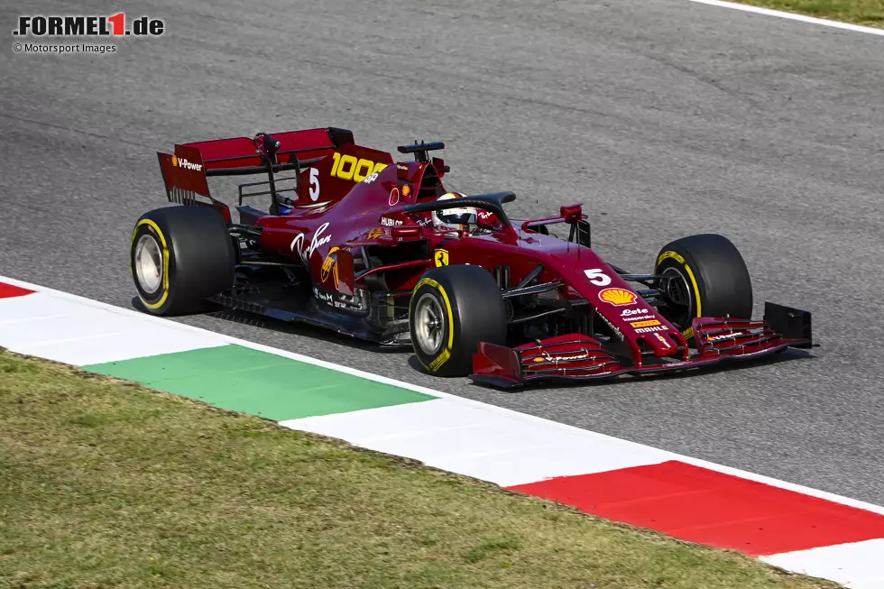 Foto zur News: 2020 beim Toskana-Grand-Prix in Mugello fährt Ferrari in der Farbe Burgund vor, als Hommage an die ersten Formel-1-Ferrari aus den 1950er-Jahren anlässlich der 1.000 Rennteilnahme von Ferrari in der Formel 1. Die runde Zahl prangt auch auf der Motorhaube des Fahrzeugs, das aus diesem Grund SF1000 heißt.