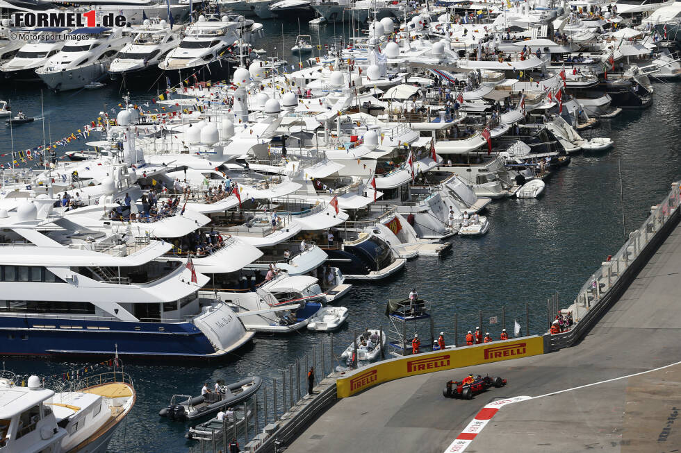 Foto zur News: 8. Monte-Carlo, Monaco (26. Mai 2024) - Natürlich darf auch der Klassiker im Fürstentum nicht fehlen: Nur viermal fehlte Monaco seit 1950 im Kalender. Zwar ist der einstige Saisonhöhepunkt mittlerweile umstritten und gilt als aus der Zeit gefallen, doch für die Fahrer ist der Grand Prix immer noch eine der größten Herausforderungen.