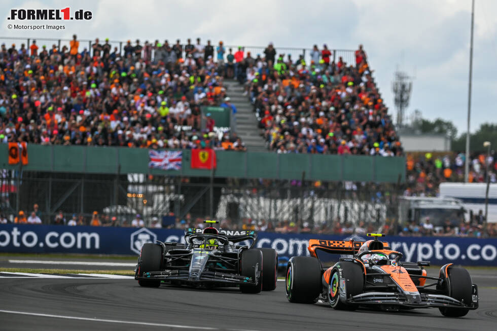 Foto zur News: 12. Silverstone, Großbritannien (7. Juli 2024) - Ins &quot;Home of British Motor Racing&quot; kommt die Formel 1 Anfang Juli. Hier fand 1950 das erste Rennen der neuen Formel-1-Geschichte statt. Den letzten großen Umbau gab es 2010. Nirgendwo wird Lewis Hamilton so gefeiert wie hier.