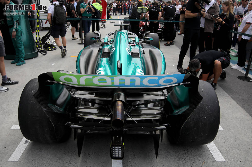 Foto zur News: ... die zahlreichen Updates an ihren Autos auszutesten. Aston Martin ist unter den Rennställen, die extreme Modifizierungen einsetzen in Montreal. Umso wichtiger war für diese Teams ein trockenes 2. Freies Training, denn ...