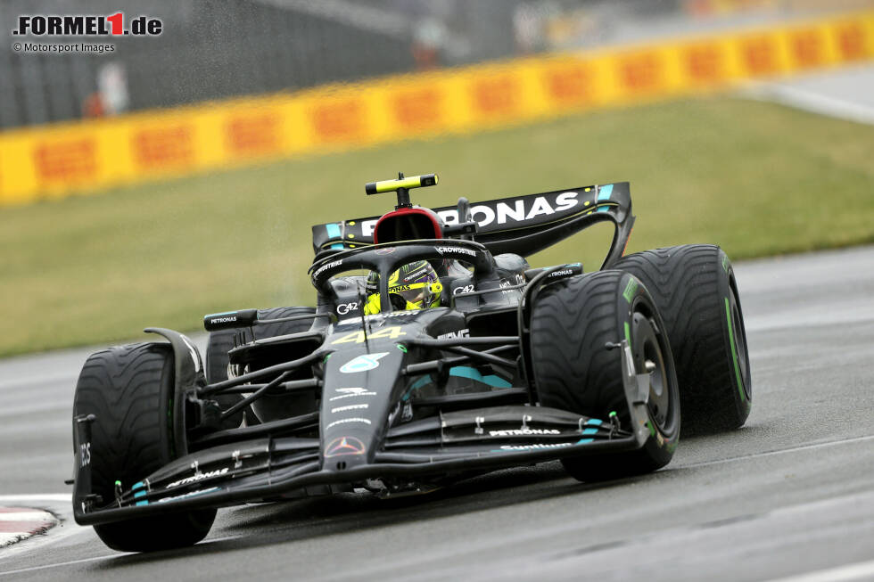 Foto zur News: ... Alonso im Aston Martin und Lewis Hamilton im Mercedes W14 (Foto), die sich sportlich hinter Hülkenberg auf den Positionen drei und vier klassieren. Sehr viel mehr Aufmerksamkeit aber zieht im Qualifying ...