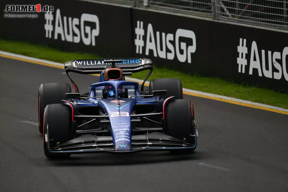 Foto zur News: ... Alexander Albon im Williams FW45, eine Überraschung unter den Top 10. Denn er lässt einerseits Pierre Gasly im Alpine A523 hinter sich, andererseits auch den zweiten Überraschungsmann, nämlich ...