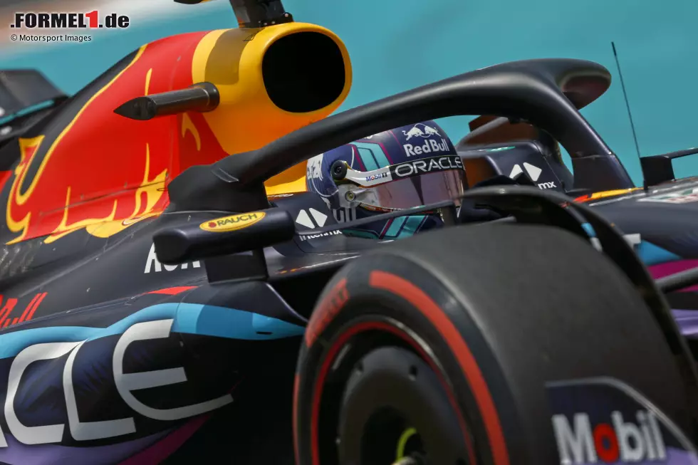 Foto zur News: ... Verstappen, der seinen ersten Versuch in Q3 abgebrochen hat, um am Ende ohne Rundenzeit dazustehen und auf P9 vor Bottas zu landen. Ein herber Rückschlag! Auch ...