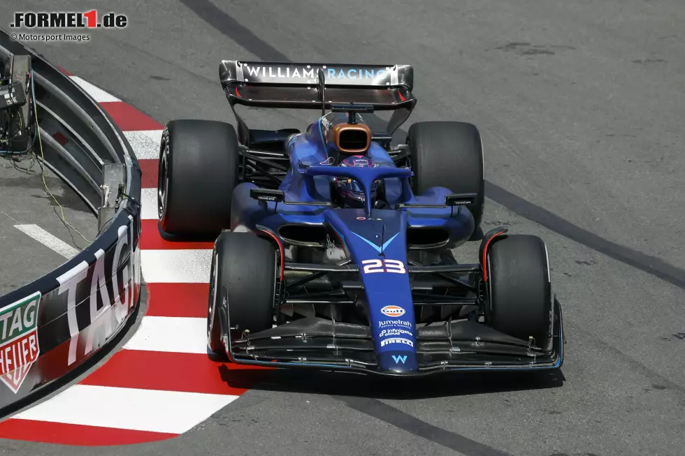 Foto zur News: ... Zwischenfall im 1. Freien Training in Monaco aber hat Alexander Albon im Williams FW45: Er verunfallt kurz vor Schluss in der ersten Kurve und beschädigt sich das Auto schwer. Albon selbst bleibt unverletzt und ...