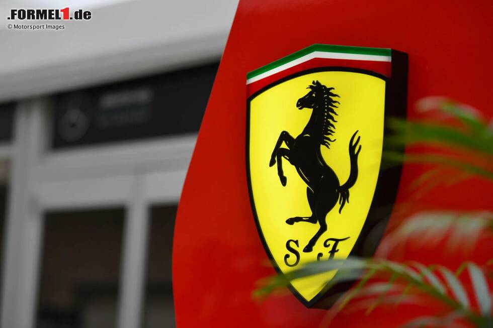 Foto zur News: Und dann sind da noch Sonderzahlungen, unter anderem an Ferrari, das älteste Formel-1-Team. Aber auch andere Rennställe mit großen Erfolgen profitieren von extra Preisgeld, das insgesamt gut 200 bis 300 Millionen Euro umfassen dürfte - zusätzlich zu den 900 Millionen, auf die unsere Auflistung basiert.