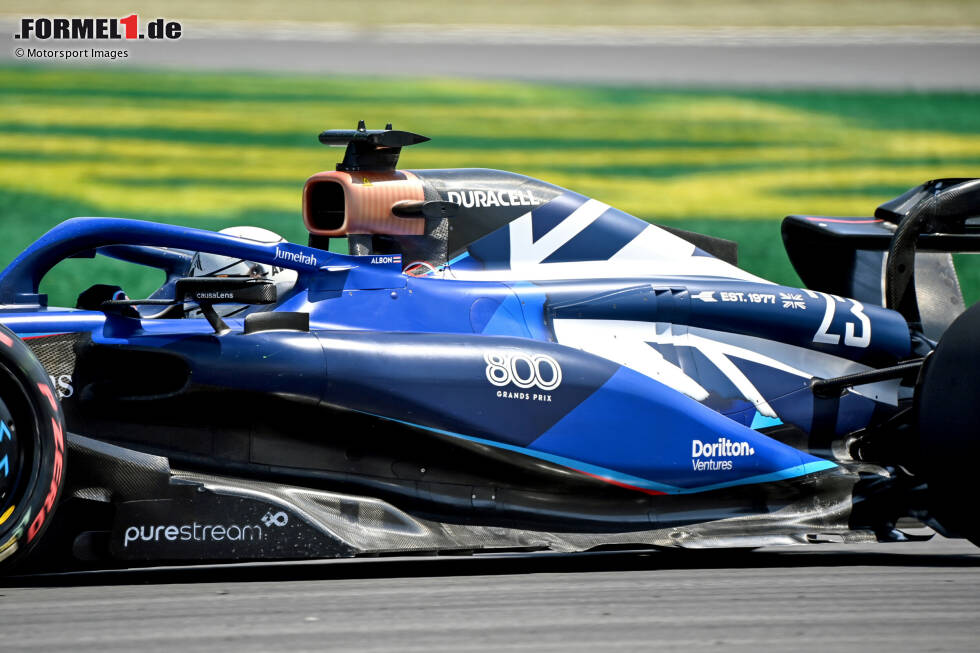 Foto zur News: ... Überraschungsmann Alexander Albon im Williams FW45, der Dritter wird - im Jubiläumsdesign von Williams, das an diesem Wochenende seinen 800. Grand Prix bestreitet. Und der Williams-Speed ist echt, denn ...