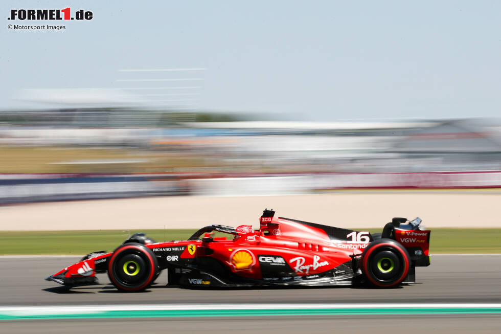 Foto zur News: Charles Leclerc beginnt stark im 3. Freien Training: Im Ferrari SF-23 fährt er 1:27.419 Minuten und ist damit die Nummer eins vor dem erneut überraschenden Alexander Albon im Williams FW45 und Fernando Alonso im Aston Martin AMR23. Bei Alfa Romeo dagegen ...