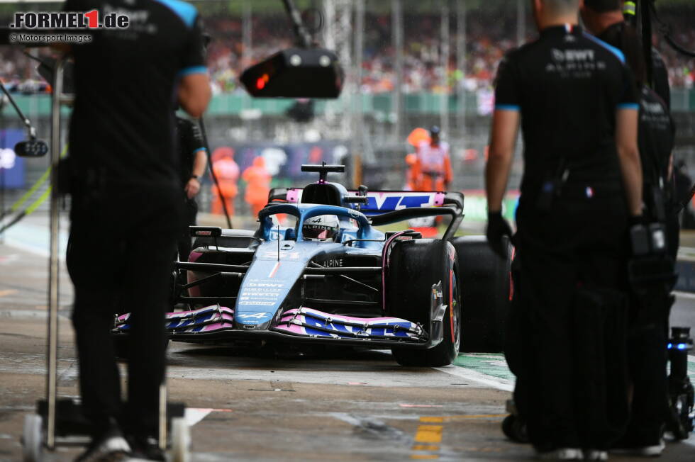 Foto zur News: ... nimmt Alpine aus Silverstone mit: Esteban Ocon fällt mit technischem Defekt an der Hydraulik aus, Pierre Gasly nach einem Folgeschaden im Anschluss an eine Berührung mit Lance Stroll. Doch schon ...